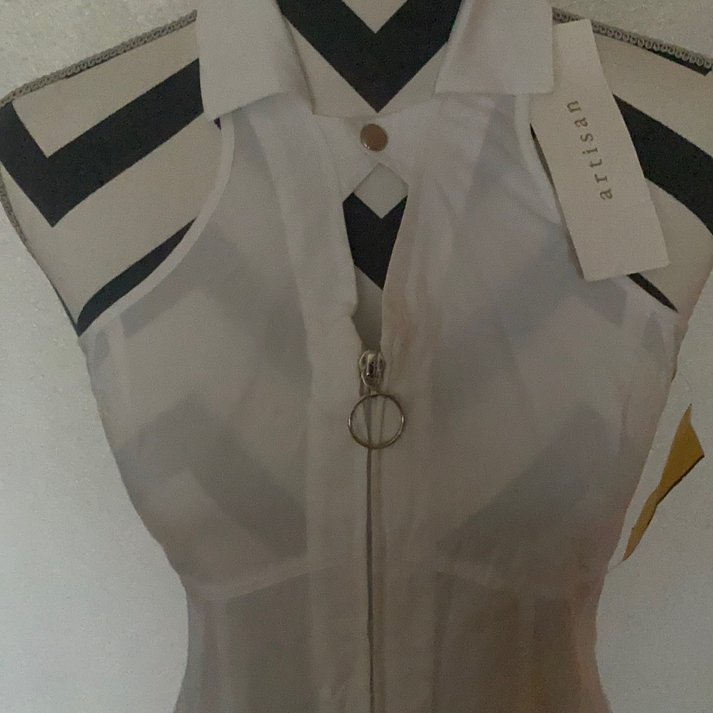NWT - Cute white top with zipper front and snap - Picture 2 of 5